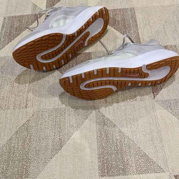 Nike React Escape Run Sneakers - Picture 5 of 8